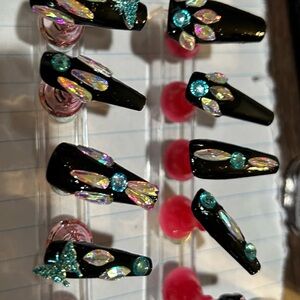 Can do 2 sets of nails for $35.00.
https://ingalsd29.wixsite.com/nails-by-ellen